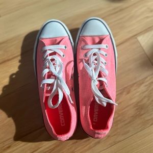 Women’s size 8 pink converse low all star shoes